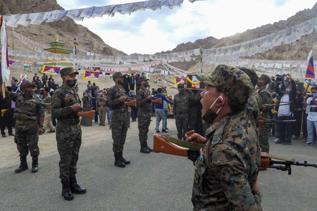 Indian soldiers pay respects to a fallen comrade, Tibetan-origin India's special forces soldier Nyima Tenzin in Leh on September 7, 2020. Photo: AFP
