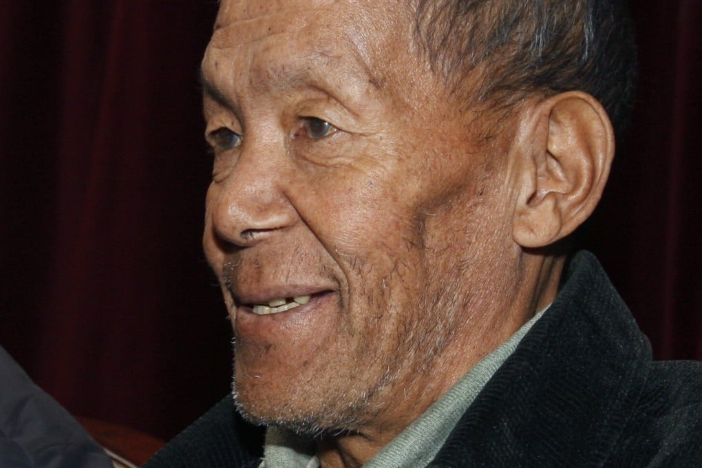 Ang Rita Sherpa, in a 2009 press conference in Kathmandu. The veteran Nepalese Sherpa guide has died after a long illness. Photo: AP