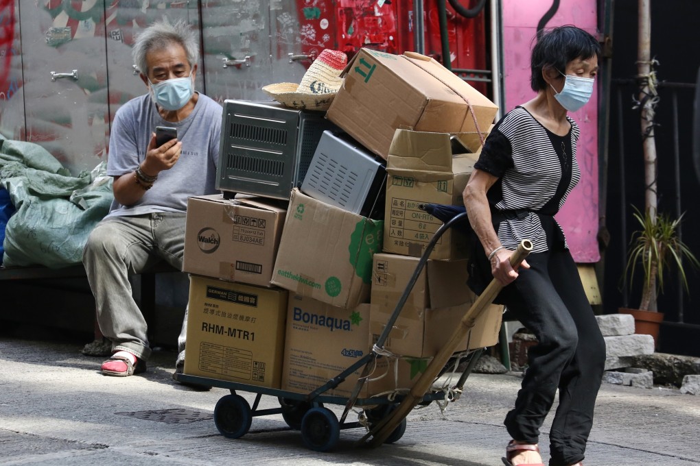 The minimum hourly wage in Hong Kong is HK$37.50. Photo: Jonathan Wong