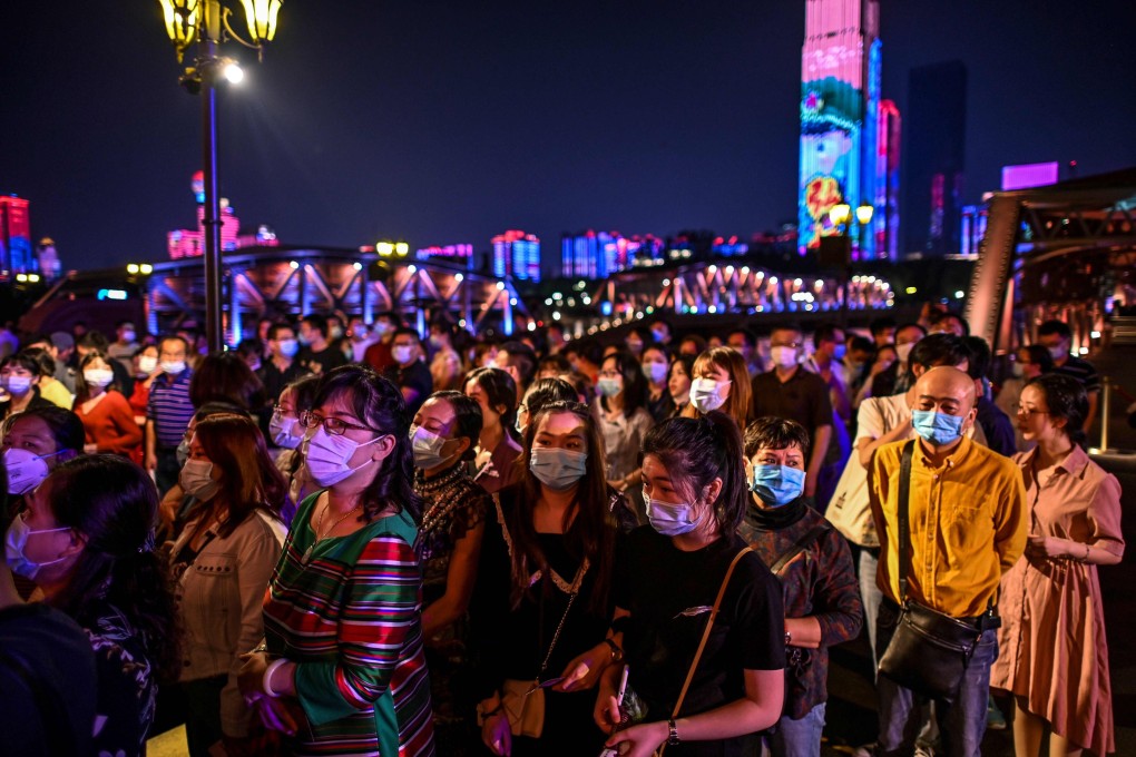 Passengers wearing face masks wait to board a last century-style boat, featuring a theatrical drama set between the 1920s and 1930s, in Wuhan on Sunday. Photo: AFP
