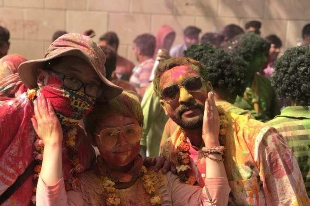 Roushan playing Holi with Chinese tourists. Photo: Manish Kumar (aka Roushan)