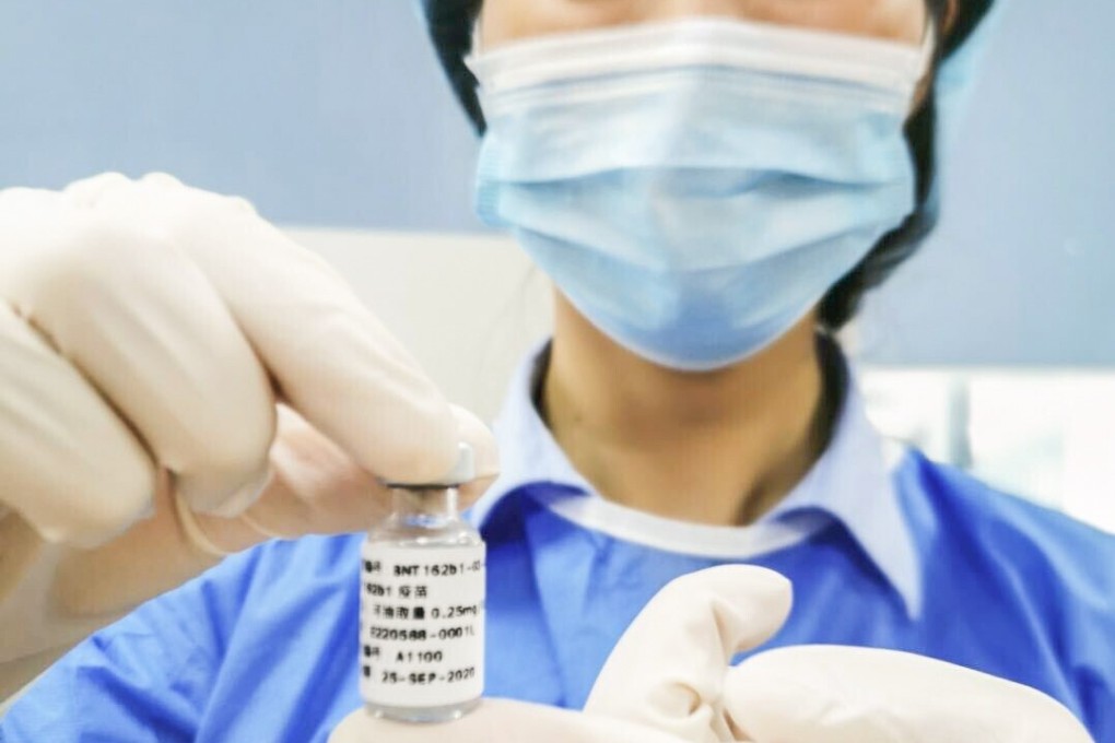 A medical worker holds up a dose of mRNA vaccine BNT162b1 made by German company BioNTech, used in a clinical trial in Jiangsu province from July. Photo: Handout