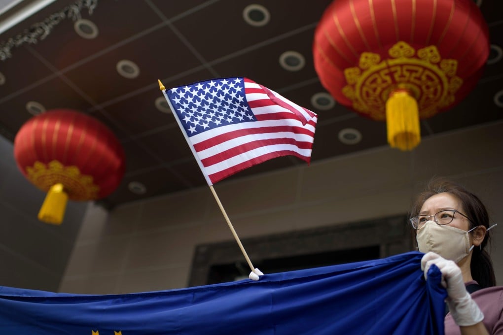 A protester holds a US flag outside of the Chinese consulate in Houston on July 24, after the State Department ordered China to close the consulate. Photo: AFP