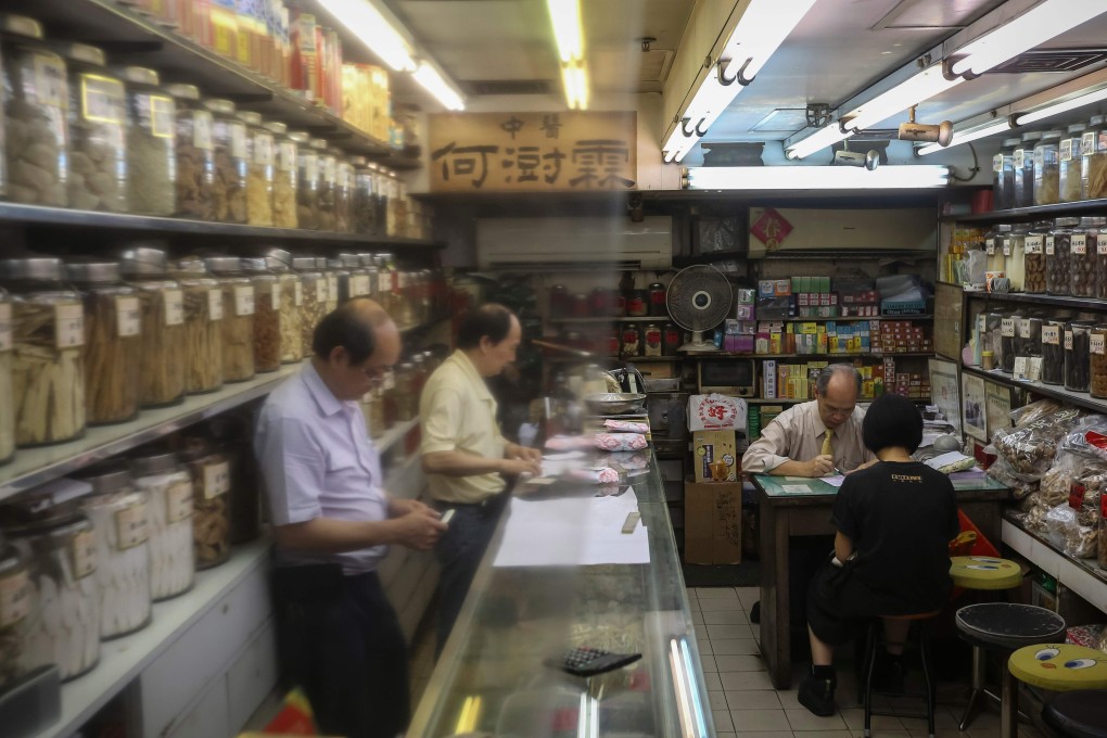 A traditional Chinese medicine practitioner advises a client in Hong Kong. Photo: AFP