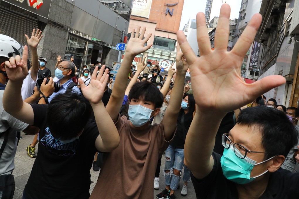 People chant anti-government slogans in Jordan, Hong Kong. Photo: Dickson Lee