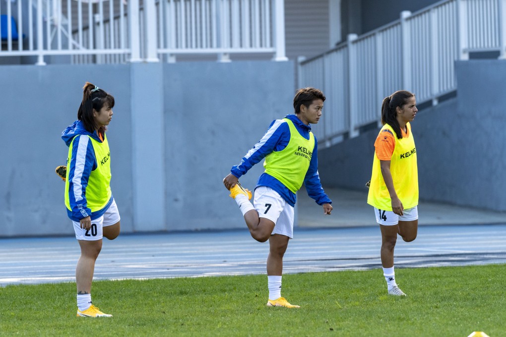 Wang Shuang (centre) of Wuhan Chedu Jianghan University warms up ahead of a Chinese Women's Super League game in Kunming. Photo: Xinhua