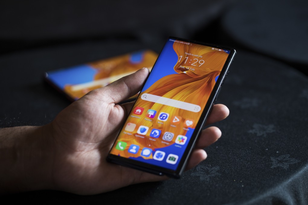A Huawei Mate Xs folding smartphone is demonstrated at a launch event in London, Feb. 18, 2020. Photo: Bloomberg
