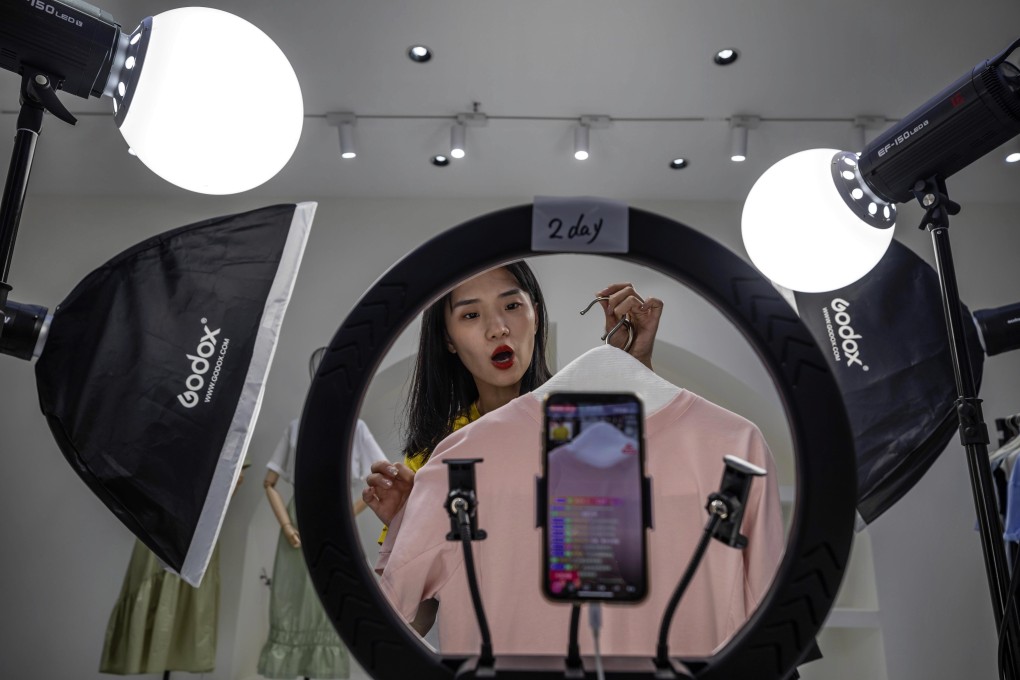 The online retail market is one of the few sectors that has not suffered from the coronavirus pandemic, according to the Chinese Ministry of Commerce. Photo: EPA-EFE
