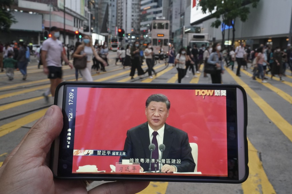 A man in Hong Kong watches a live broadcast of Chinese President Xi Jinping in Shenzhen. Photo: Felix Wong