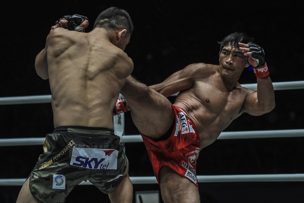 Eduard Folayang kicks Amarsanaa Tsogookhuu in Manila. Photo: ONE Championship