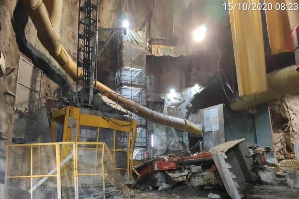 全国送料無料ギフト Excavator shaft giant down plunges crane, from loose breaks 自転車本体