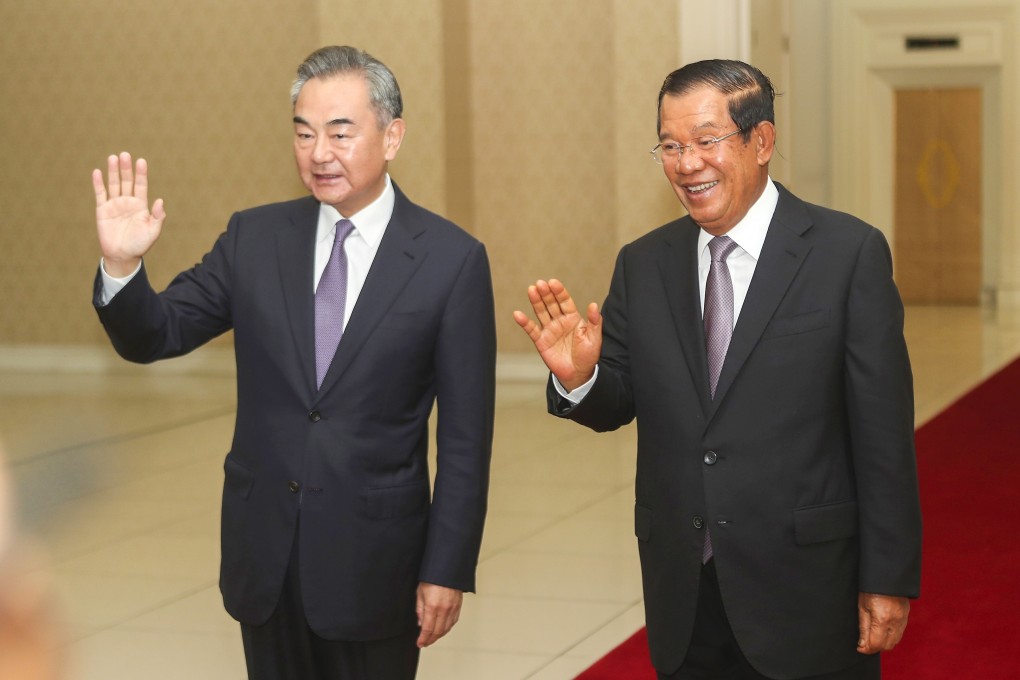 Chinese Foreign Minister Wang Yi with Cambodian Prime Minister Hun Sen in Phnom Penh. Photo: AP