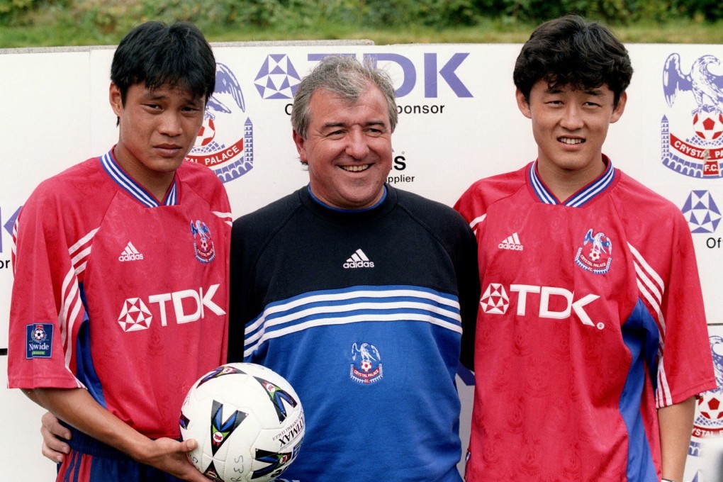 Crystal Palace manager Terry Venables with Fan Zhiyi (left) and Sun Jihai. The pair became the first Chinese football players to play professional football in England. Photo: Reuters