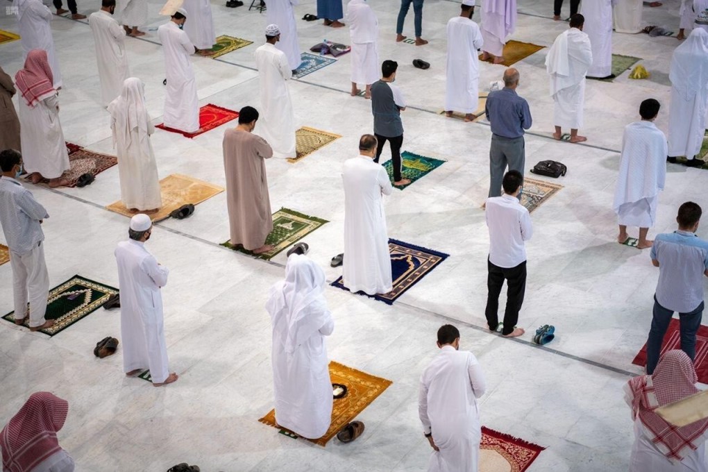 Muslims maintaining social distancing pray in the Grand Mosque on Sunday for the first time in months since the coronavirus restrictions were imposed. Photo: Saudi Press Agency handout via Reuters