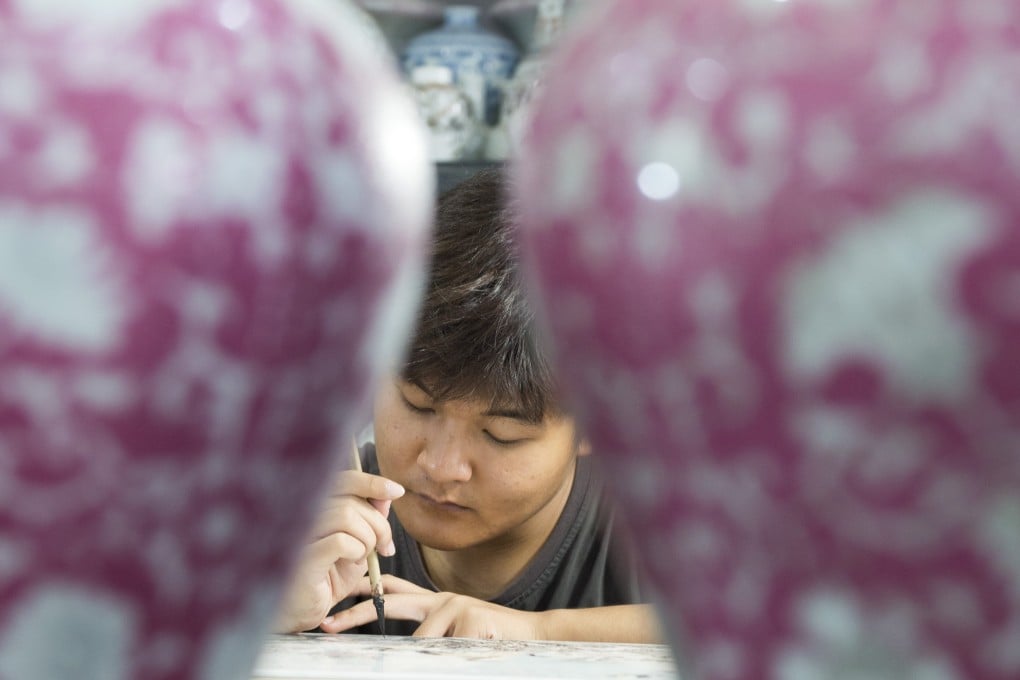 An artisan at work in Jingdezhen, Jiangxi province. Photo: Zigor Aldama