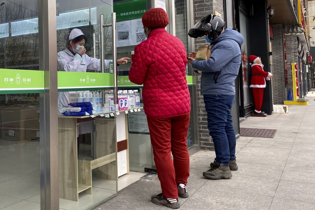 Residents visit a pharmacy in Beijing, China on Thursday, Feb. 20, 2020. Photo: AP