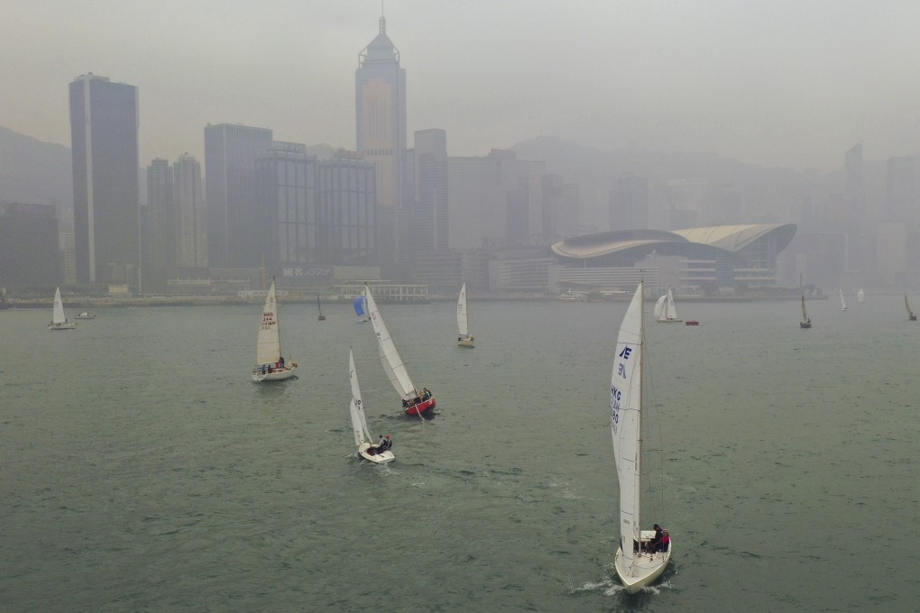Heavy smog hangs over Hong Kong in January 2019. President Xi Jinping has pledged that China, the world’s top polluting nation, will be carbon neutral by 2060. Photo: Martin Chan