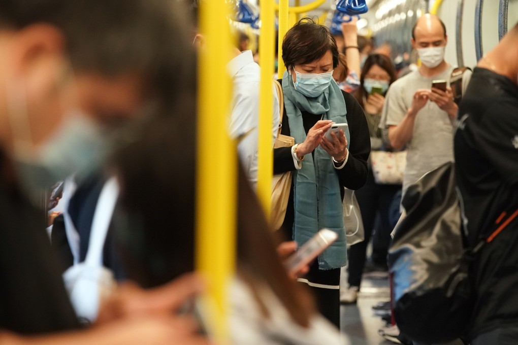 Most of us spend more than three hours a day on our smartphones. Photo: SCMP/Felix Wong