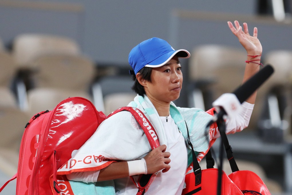 Zhang Shuai acknowledges the crowd after losing to Petra Kvitova in the fourth round at the 2020 French Open. Photo: Xinhua