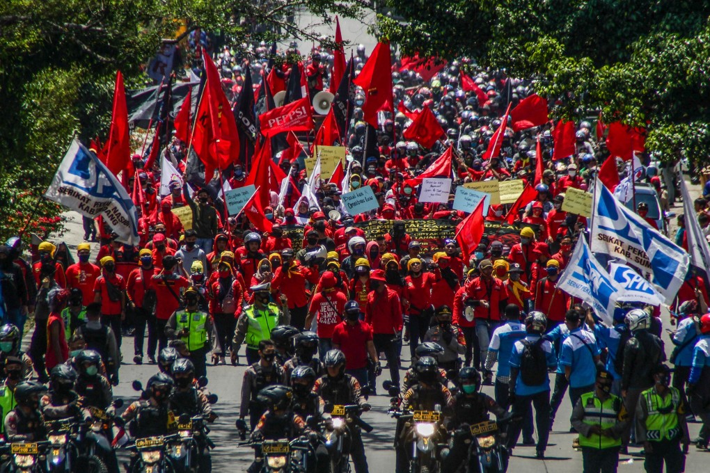Protesters in Bandung, Indonesia march against the Omnibus Law on October 20. Photo: DPA