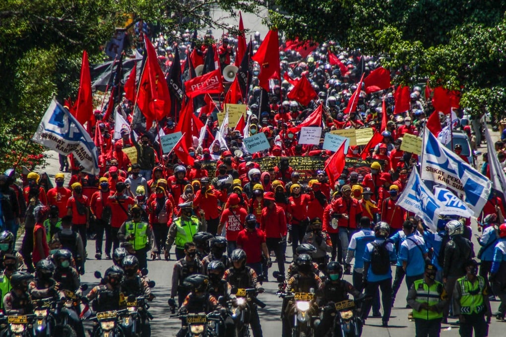 Protesters in Bandung, Indonesia march against the Omnibus Law on October 20. Photo: DPA