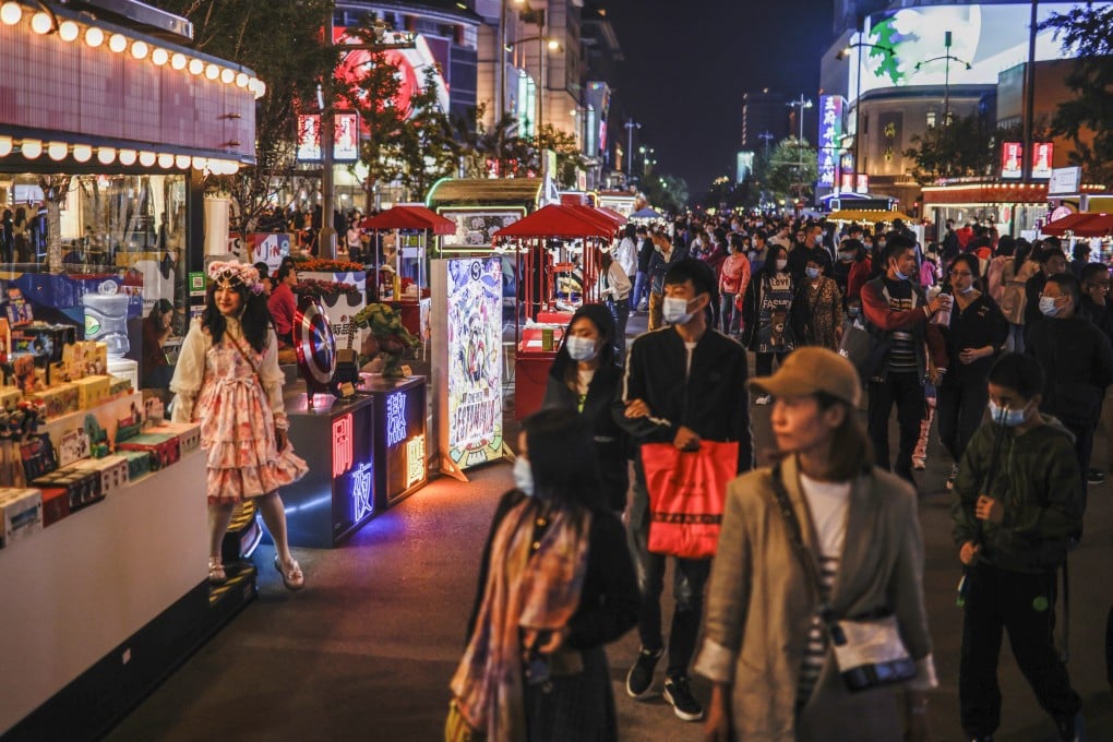 The recovery in Chinese consumer spending remains weak and uneven, mainly led by high-end consumption. Photo: EPA-EFE