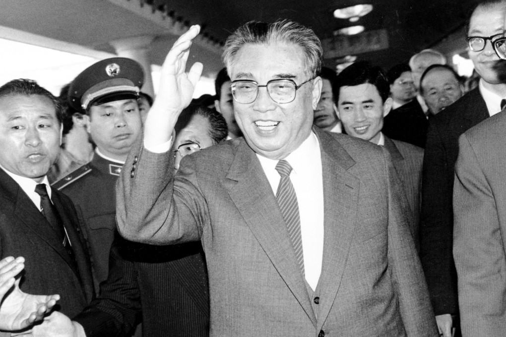 North Korean President Kim Il-sung, centre, pictured in 1987. Photo: AP