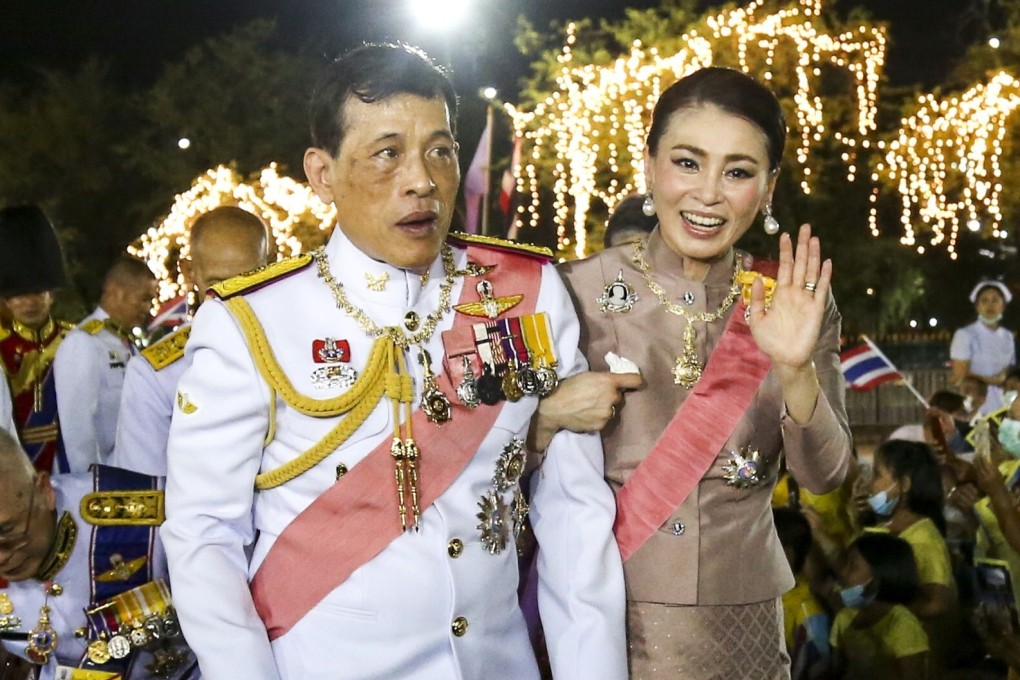 Thai King Maha Vajiralongkorn and Thai Queen Suthida greet supporters outside the Grand Palace in Bangkok. Photo: EPA