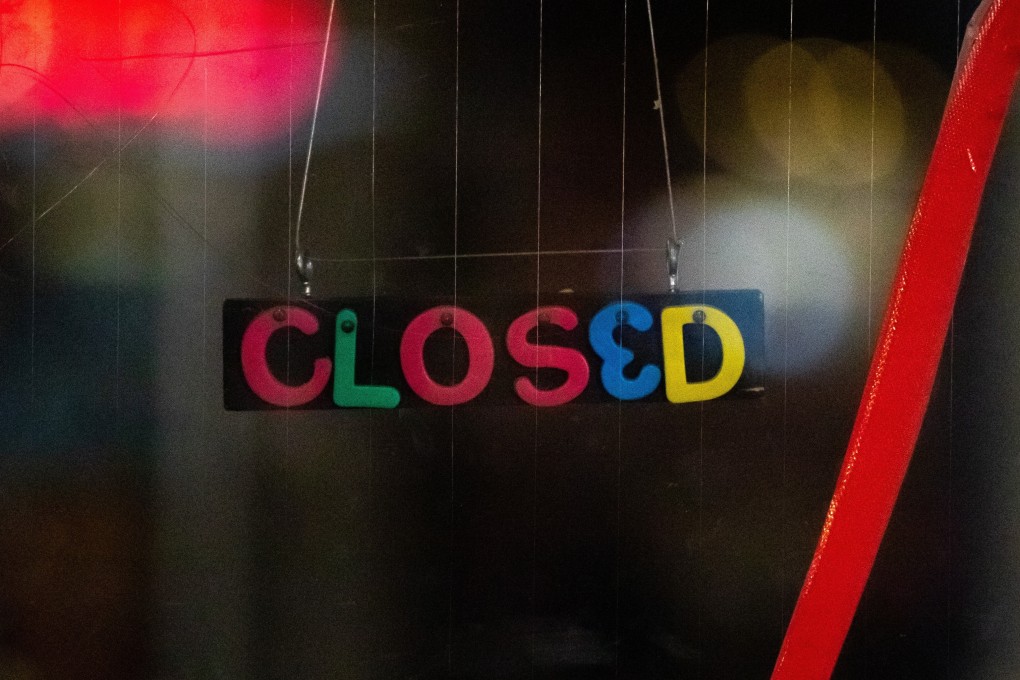 A ‘closed’ sign is seen in the door of a restaurant in Berlin on Wednesday. Photo: EPA