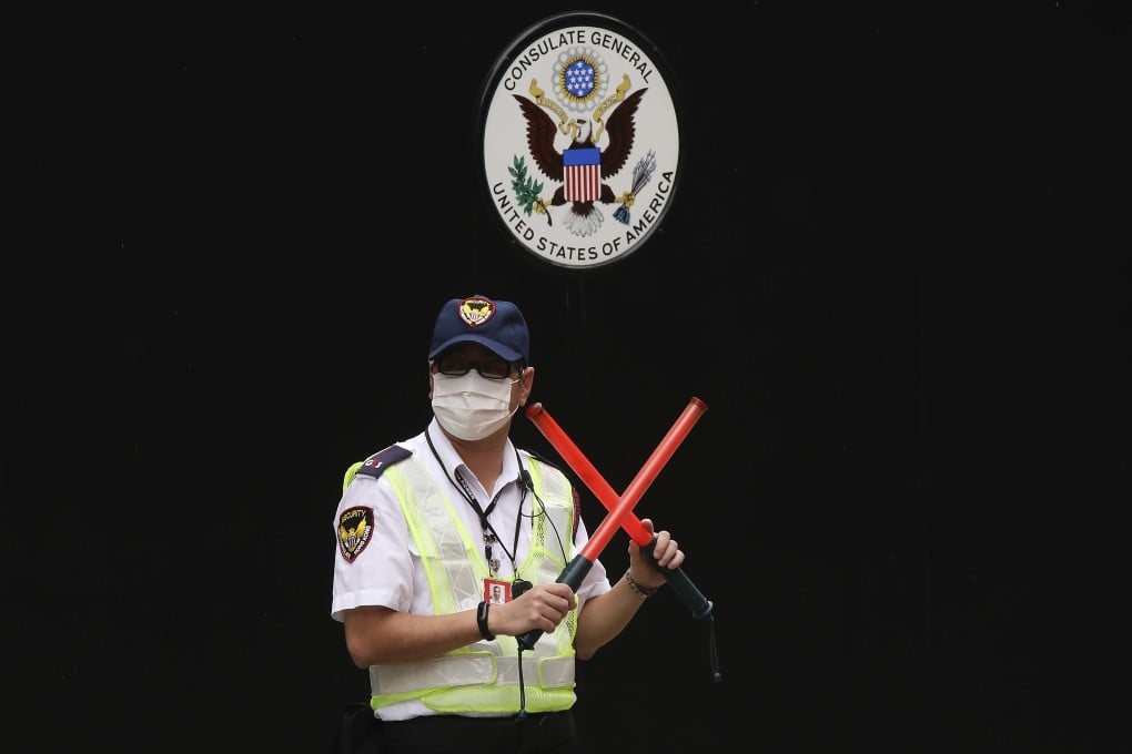 A security guard outside the US consulate in Hong Kong. Photo: K. Y. Cheng