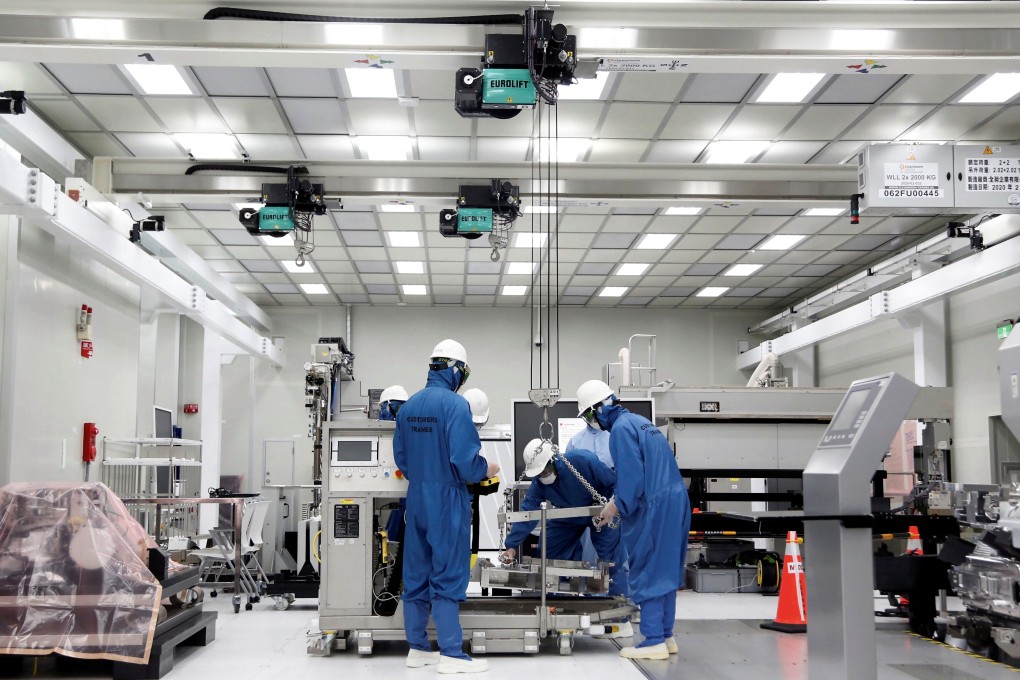 Trainees learn how to operate an EUV lithography system at the ASML training centre in Tainan, Taiwan, August 20, 2020. Photo: Reuters