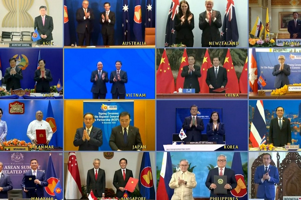 Leaders and trade ministers of 15 Asia-Pacific nations pose for a virtual group photo during the 4th Regional Comprehensive Economic Partnership (RCEP) Summit in Hanoi, Vietnam, on November 15. Photo: EPA