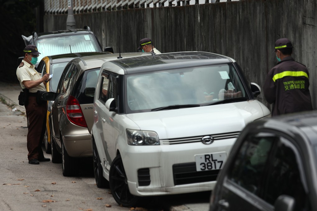 Traffic wardens give out tickets to illegally parked cars in Shau Kei Wan on March 27. Photo: Xiaomei Chen