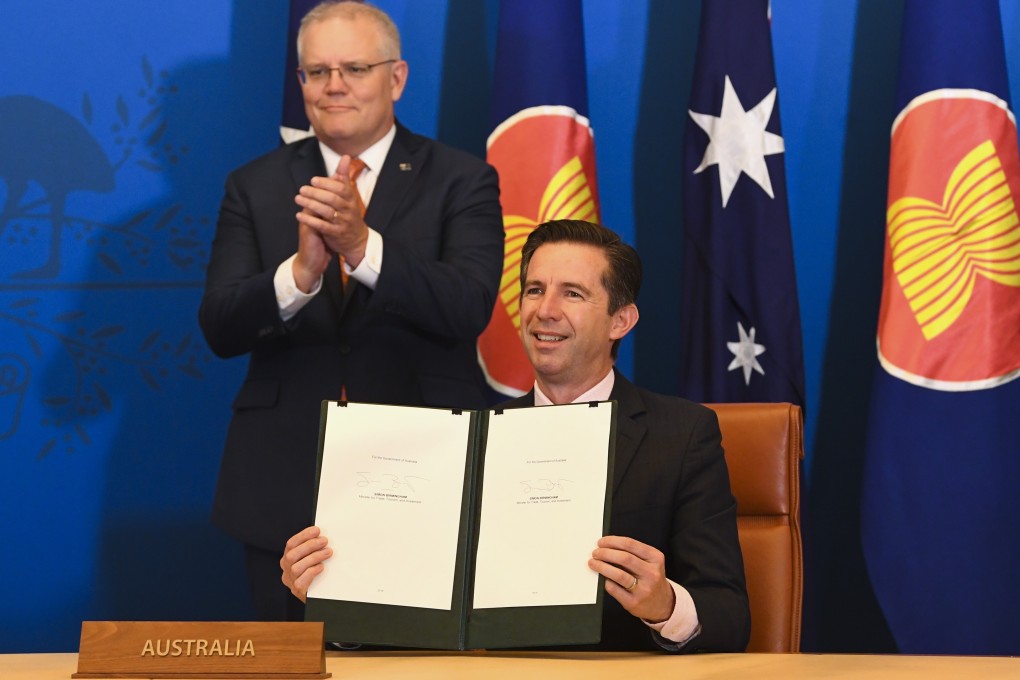 Australian trade minister Simon Birmingham (right) and Australian Prime Minister Scott Morrison signed the Regional Comprehensive Economic Partnership (RCEP) last week, which includes China. Photo: EPA-EFE