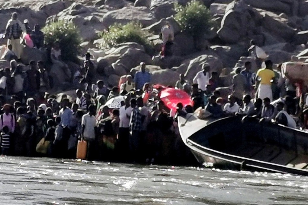 Ethiopians who fled fighting in Tigray region prepare to cross the Setit River on the Sudan-Ethiopia border. Photo: Reuters