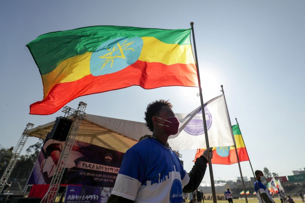 A volunteer holds an Ethiopian flag during a blood donation ceremony for the injured members of Ethiopia’s National Defence Forces. Photo: Reuters