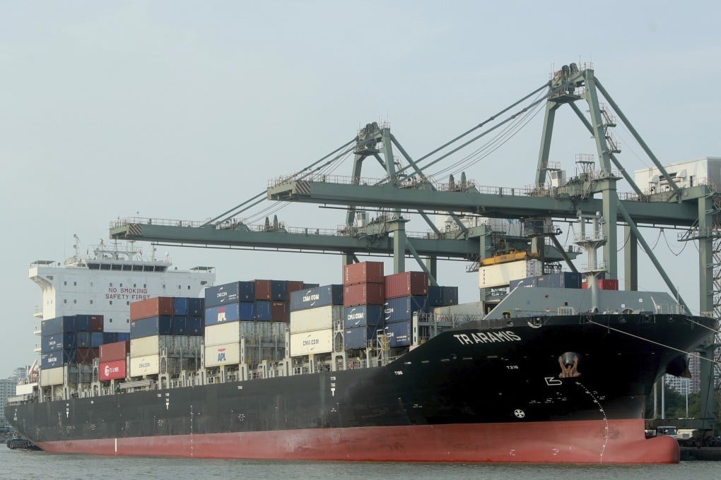 Containers being loaded on a ship at the Saigon port in Ho Chi Minh City, Vietnam, on May 3. China and 14 other countries have agreed to set up the world’s largest trading bloc, encompassing nearly a third of global economic activity, in a deal many hope will help hasten Asia’s recovery from the shocks of the pandemic. Photo: AP