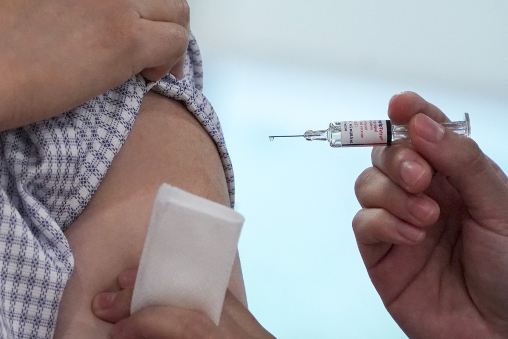 A health official receives the seasonal influenza vaccine at the Kwai Tsing District Health Centre, Kwai Chung. Photo: Felix Wong