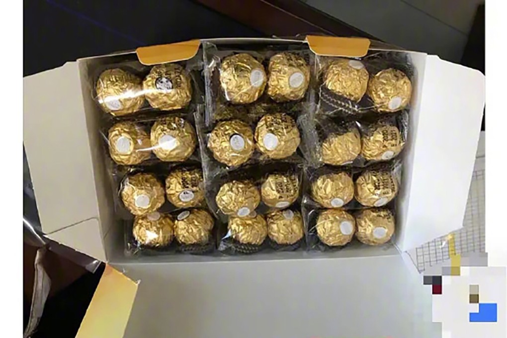 A dormitory manager bought chocolates for students as a sign of thanks for their support. Photo: Weibo