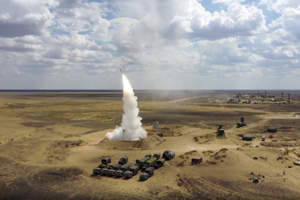 A rocket launches from the Ashuluk military base in Southern Russia. The Russian weapons system on Iturup, one of the Southern Kuril archipelago, is designed to target enemy aircraft and inbound missiles. Photo: AP