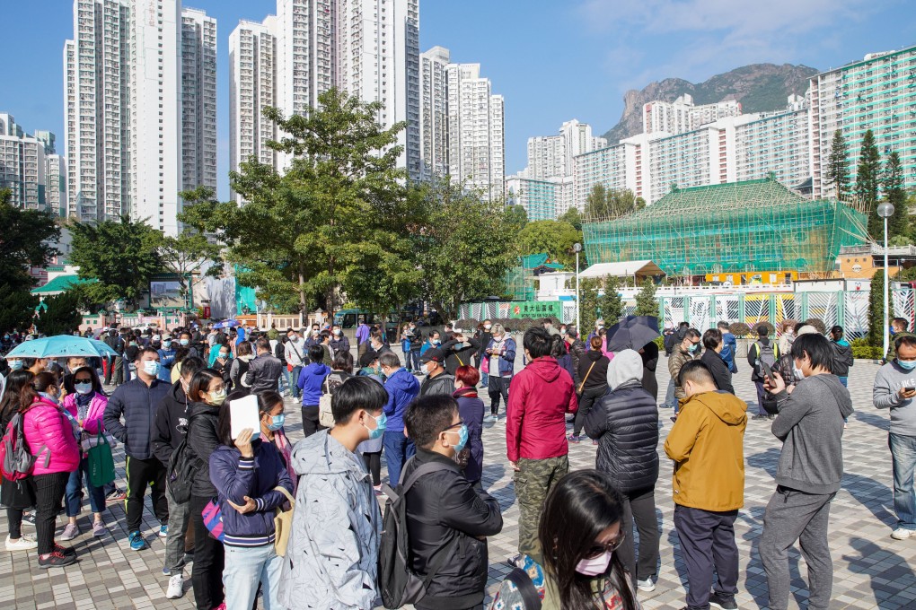 Hongkongers queue up for Covid-19 testing on Saturday. Photo: Winson Wong