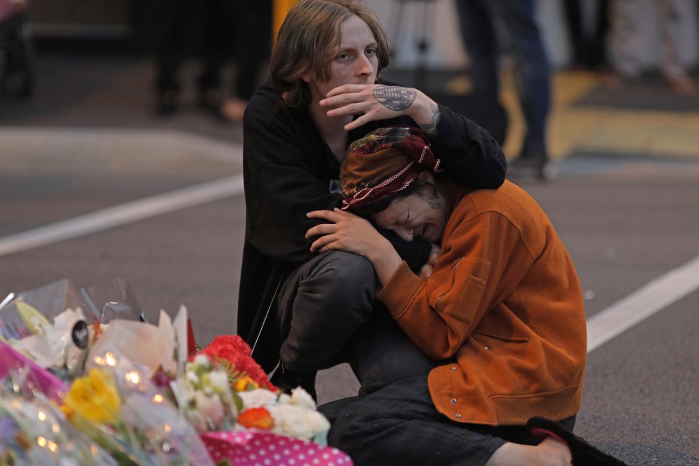 Mourners pay their respects at a makeshift memorial near the Masjid Al Noor mosque in Christchurch in March 2019. Photo: AP