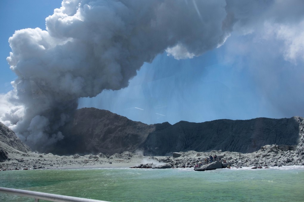 A photo shows the eruption of the volcano on White Island, New Zealand on December 9, 2019, which killed 22 people. Photo: AP