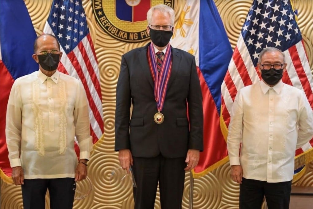 Christopher Miller, centre, with Philippine Defence Secretary Delfin Lorenzana, left, and Foreign Affairs Secretary Teodoro Locsin Jnr. Photo: US embassy in Manila