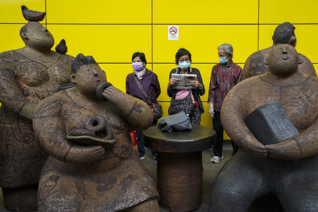 The Silver Bonds will be distributed round by round if the overall subscription exceeds HK$15 billion, to ensure applicants for small numbers are served first. Photo: Felix Wong