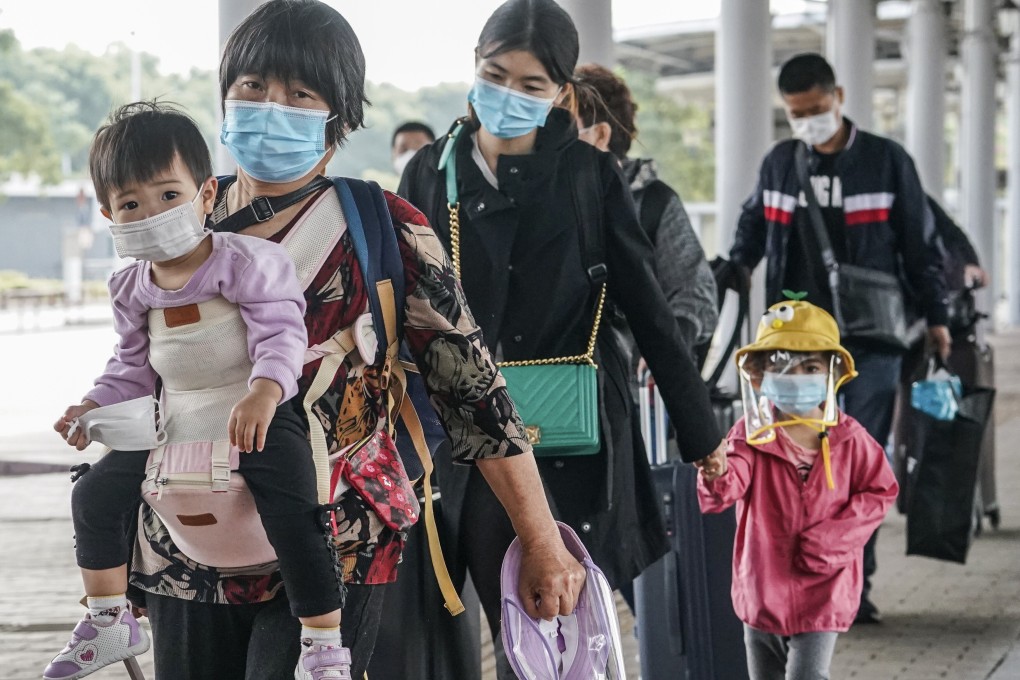 Hongkongers leave the city for the mainland at the Shenzhen Bay border. Photo: Felix Wong