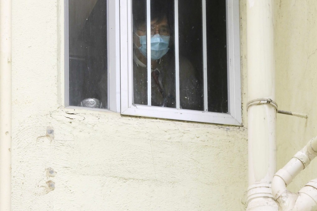Professor Yuen Kwok-yung inspects a drainage pipe during his visit to Block 6 of Richland Gardens. Photo: Dickson Lee