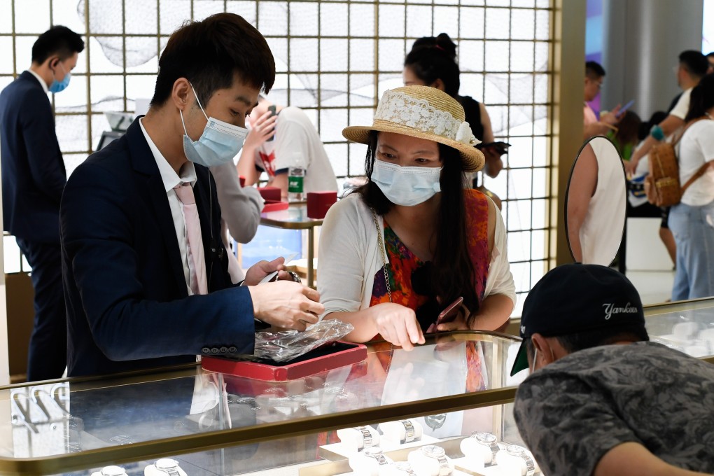 Tourists at a duty-free shopping mall in Sanya. Photo: Xinhua