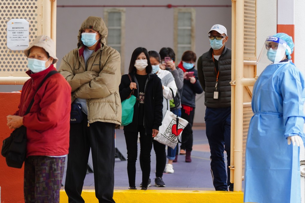 Residents of the Choi Wan Estate queue up for Covid-19 tests. Photo: Sam Tsang