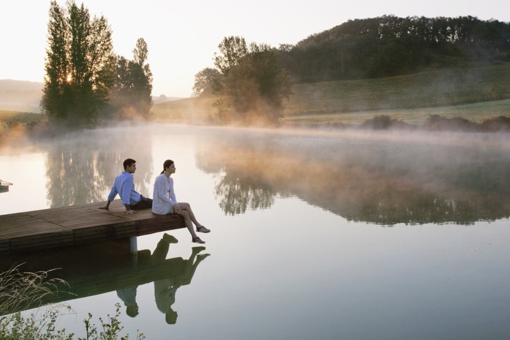 Holidaying by the water – be it a lake, the ocean or a river – can significantly boost physical and mental well-being. Photo: Getty Images/Cultura RF